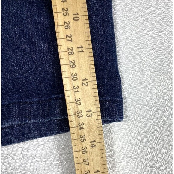 Levi’s Classic Shorts Women’s Denim Casual 4" Inseam Zipper Fly 5 Pocket Size 4 - Picture 11 of 14